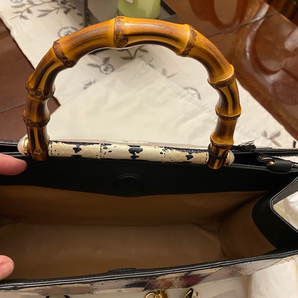 GUCCI♥️RUNWAY BAG♥️NEW❤️Nymphaea snakeskin Tote - Picture 14 of 16